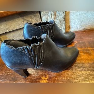 Umberto Ruffini Paulina Leather Bootie size 38
